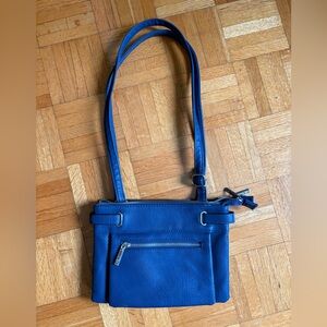 Roots 73 blue leather crossbody bag – stylish & versatile